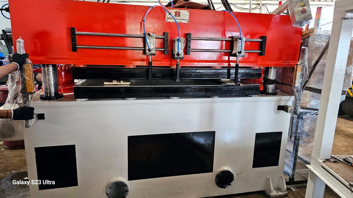 SOKIM hydraulic hot bed clicking press 150 ton with heating bed