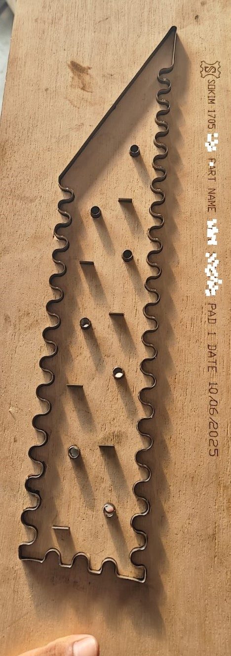 Zigzag cutting punch die with steel rule - SOKIM