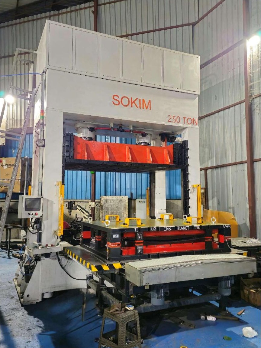 250 ton hydraulic press with moving bolster - SOKIM