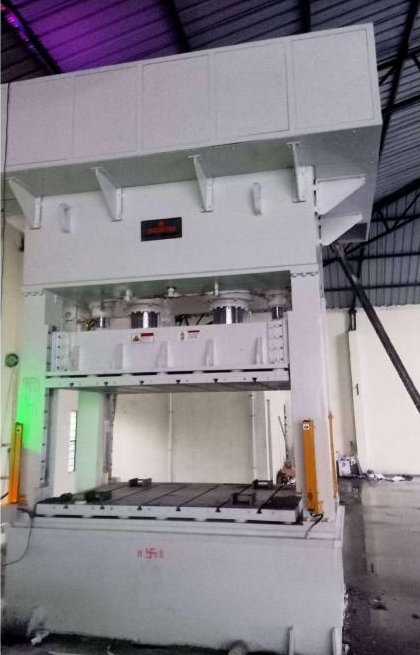 Hydraulic press with heated bed - SOKIM